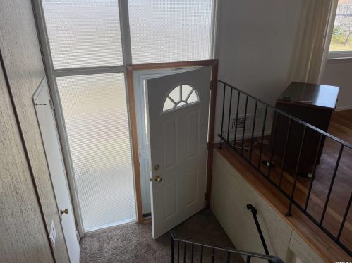 86 California Ave, Bayshore, NY 11706-4504