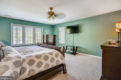 9111 Meadowcreek Ln, Lorton VA  22079-3238 exterior