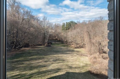 245 Bear Ridge Rd, Pleasantville NY  10570-1801 exterior
