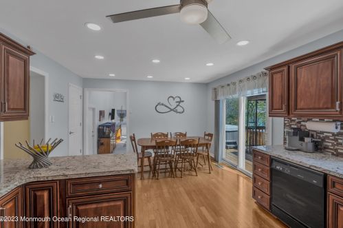 1013 Woodlane Rd, Jackson Twp NJ  08527-1555 exterior