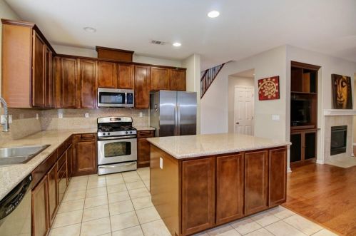 9872 Winkle Cir, Elk Grove CA  95757-6276 exterior