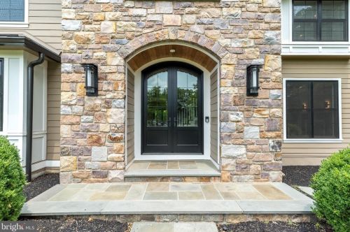 10 Devonshires Ct, Blue Bell PA  19422-2560 exterior
