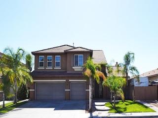 41742 Grand View Dr, Murrieta CA  92562-2241 exterior