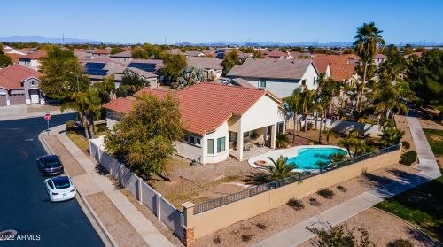 8793 Frier Dr, Glendale, AZ 85305-3958