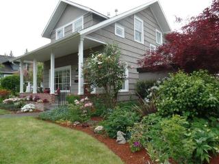1617 Water St, Olympia, WA 98501-2232