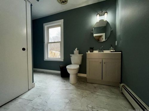 18 Leyden St, Putnam CT  06260-1718 exterior