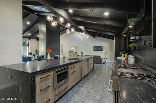 7702 Villa Theresa Dr, Glendale AZ 85308-8092 exterior