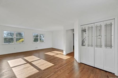 2856 Brookfield Dr, Yorktown Hgts NY  10598-2402 exterior