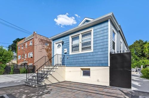 2766 Sexton Pl, Bronx, NY 10469-5204