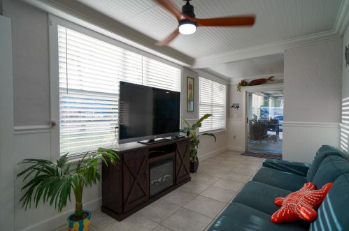 369 Sound Dr, Key Largo, FL 33037-4633