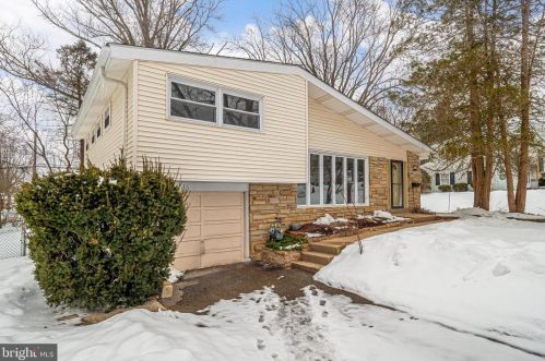 1681 Thayer Dr, Blue Bell, PA 19422-3548