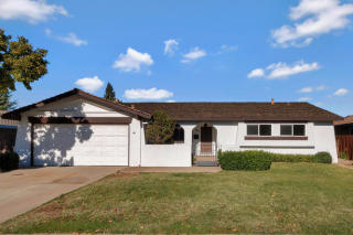 80 Greenway Cir, Sacramento, CA 95831-2756