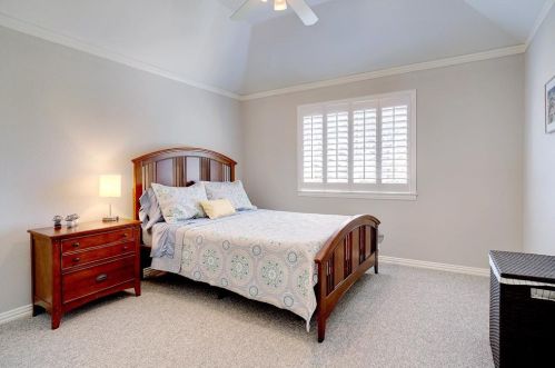 1305 Oak Dr, Lewisville TX  75028-3604 exterior