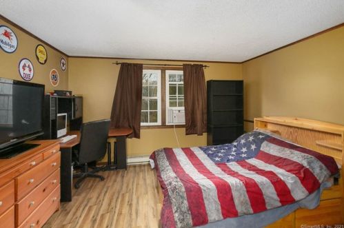 32 Elvira Hts, Putnam CT  06260-2500 exterior