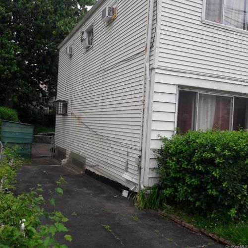 3028 Ely Ave, Bronx, NY 10469-3227