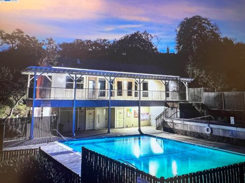 429 Ridgeview Dr, Concord, CA 94523-1027