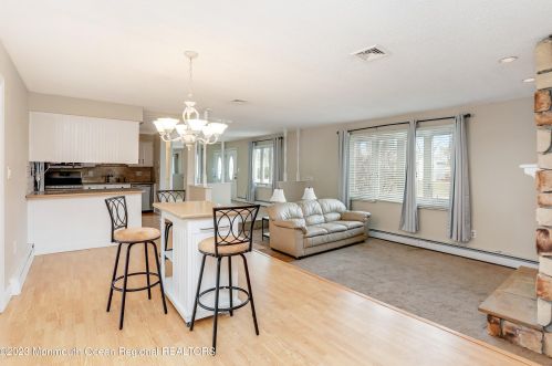 18 Hollywood Dr, Bricktown NJ  08723-3449 exterior