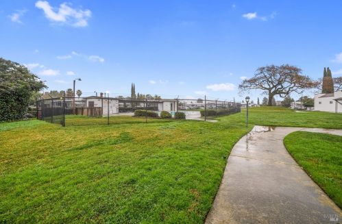 14 Bel Air Cir, Fairfield CA  94533-2811 exterior