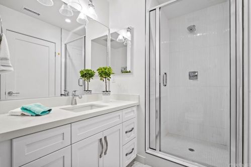 17309 Lemay St, Van Nuys CA 91406-5400 exterior