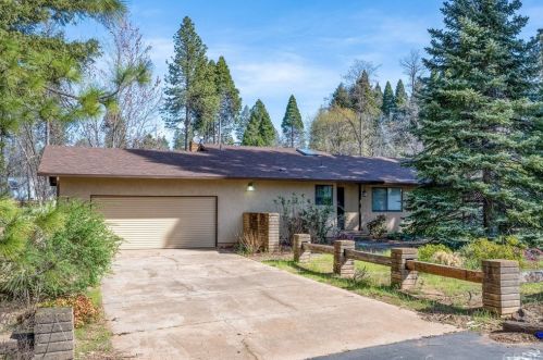 1683 Gate Ln, Paradise, CA 95969-2318