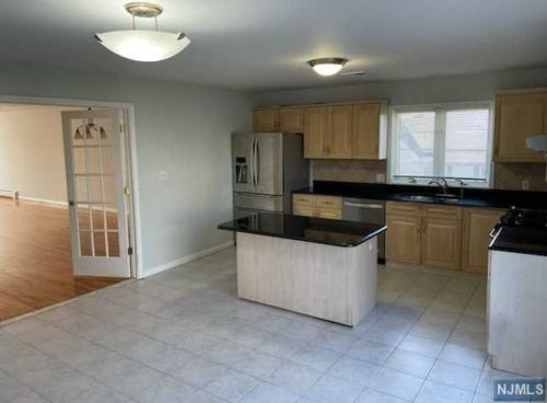 107 Harwood Ter, Palisades Park NJ  07650-2143 exterior