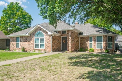 315 Woodlawn St, Krum, TX 76249-5119