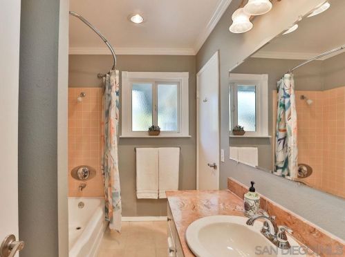 3924 Southview Dr, San Diego CA 92117-5347 exterior