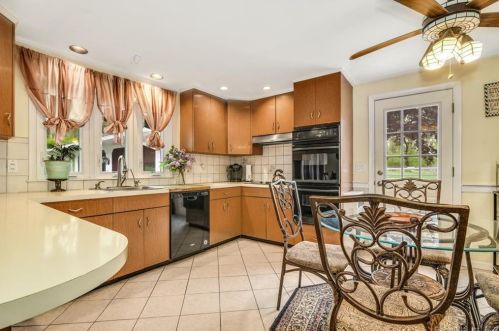 69 Bagburn Rd, Upper Stepney CT 06468-1407 exterior