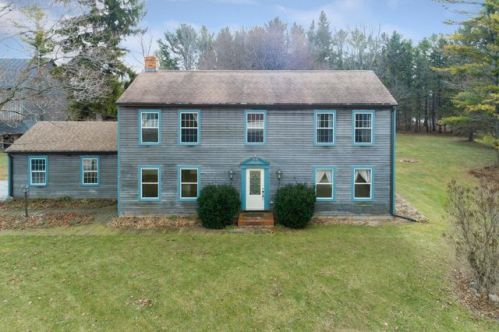 1429 Washington Ave, Cleveland, WI 53015-1432