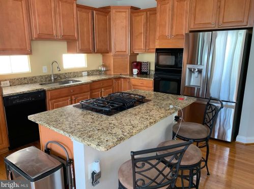 6766 Sycamore Park Dr, Haymarket VA  20169-2995 exterior