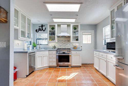 2242 Congress St, San Diego CA 92110-2822 exterior