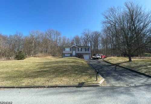 26 Hillsdale Dr, Wantage NJ  07461-4026 exterior