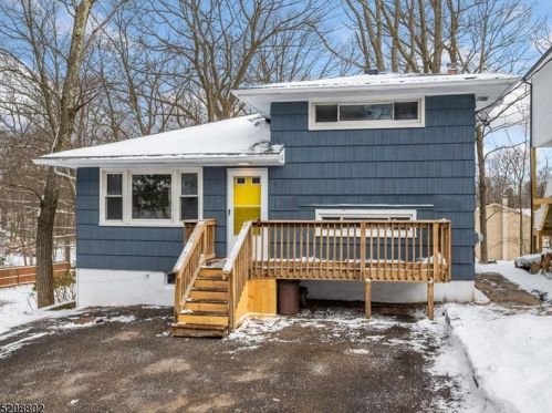 9 Rutgers Way, Hopatcong NJ  07843-1231 exterior