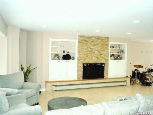 18 Hightop Ln, Muttontown, NY 11753-1719