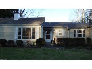 121 Briarwood Ln, Hendersonville, NC 28791-2201