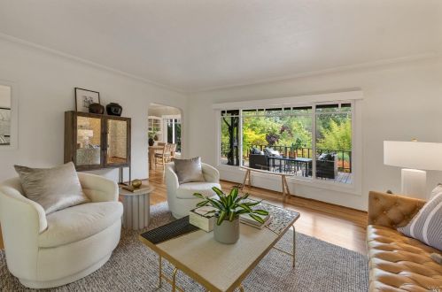 1095 Pine Tree Ln, Sebastopol CA  95472-2681 exterior