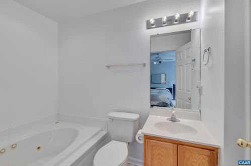 2 Riverside Dr, Bybee VA  22963-2021 exterior