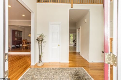 11 Autumn Dr, Scotch Plains NJ  07076-2431 exterior