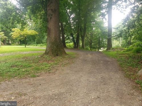 4465 Garnet Mine Rd, Boothwyn, PA 19061-2052