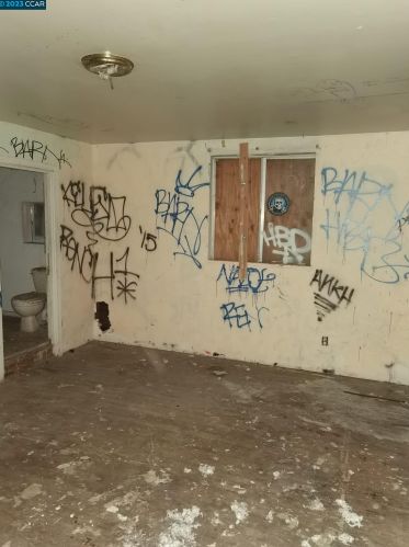 876 Isabella St, Oakland CA 94607-3430 exterior