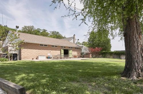 16 Deer Trl, Greenwood Lake NY  10925-4220 exterior