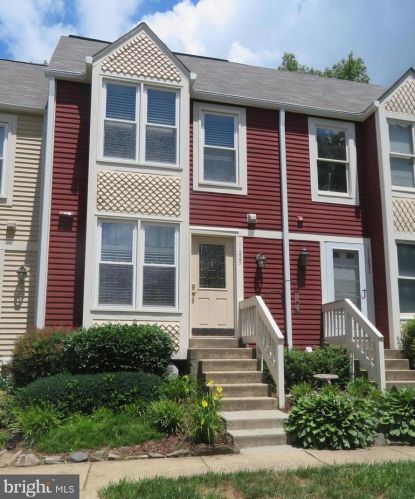 11229 Silentwood Ln, Herndon, VA 20191-4135