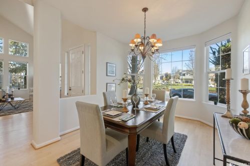 600 Landmark Ln, Redwood City CA  94065-2888 exterior