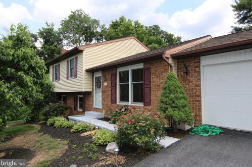 916 Susan Cir, West Enola PA  17025-1830 exterior