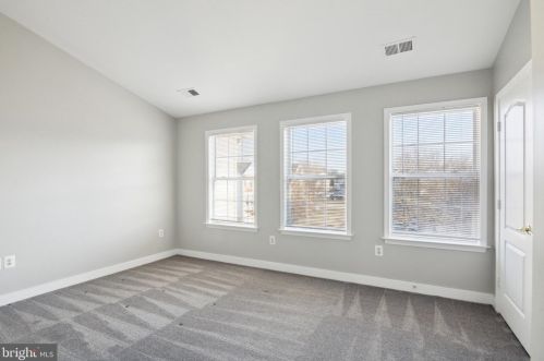 13046 Terminal Way, Woodbridge VA  22193-6116 exterior