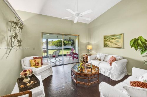 1104 11th St, Boynton Beach, FL 33426-2956