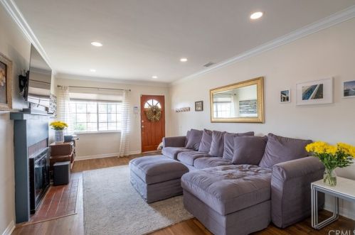 339 46th St, Long Beach, CA 90807-1422
