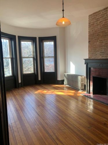 943 156th St, Bronx, NY 10455-1930