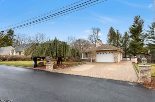 39 Casson Ln, West Paterson, NJ 07424-2751