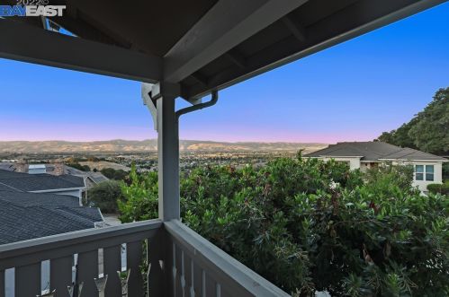 8765 Wild Iris Dr, Gilroy CA  95020-7935 exterior